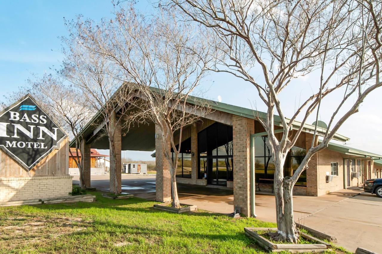 Oyo Hotel Three Rivers Tx Hwy 72 Simmons Exterior photo