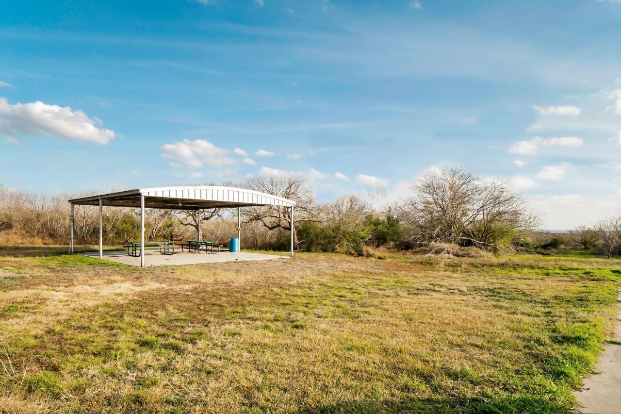 Oyo Hotel Three Rivers Tx Hwy 72 Simmons Exterior photo