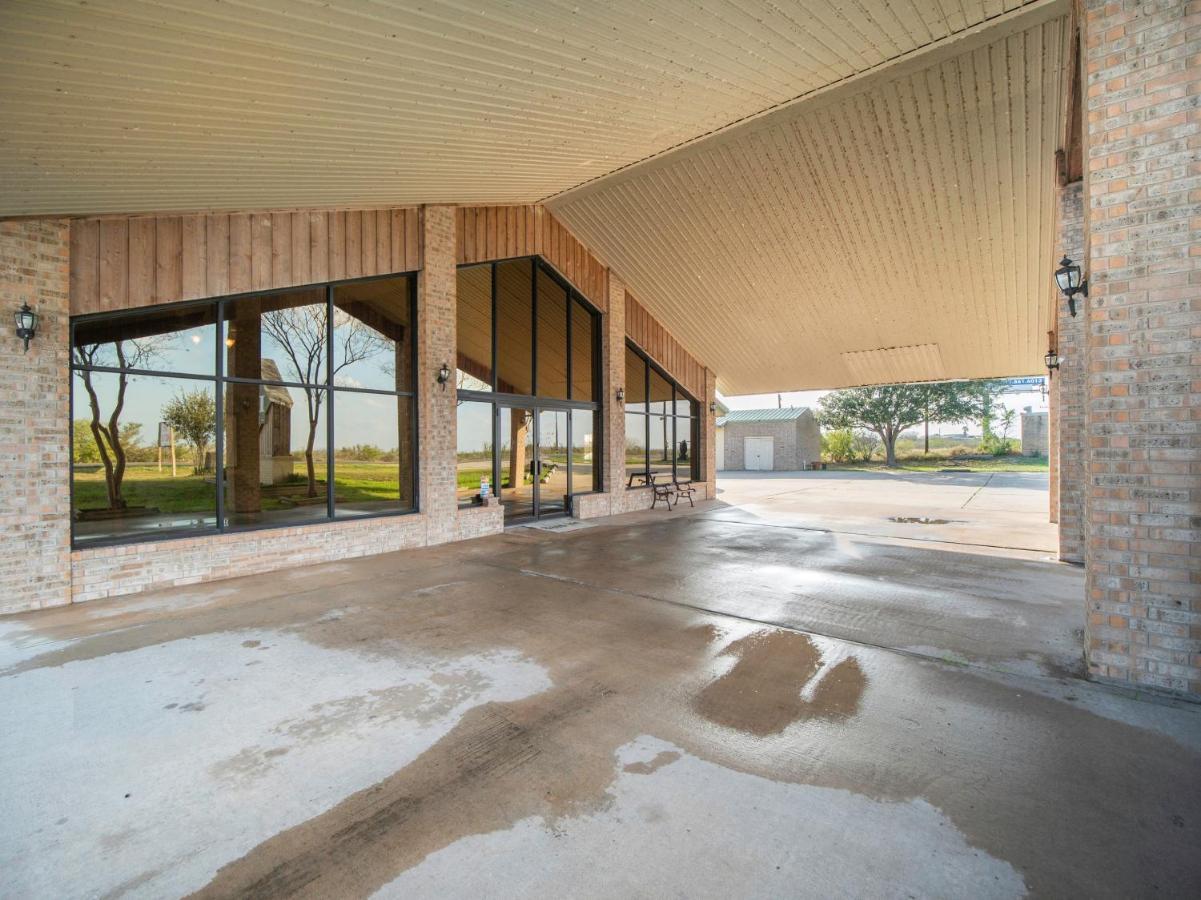 Oyo Hotel Three Rivers Tx Hwy 72 Simmons Exterior photo