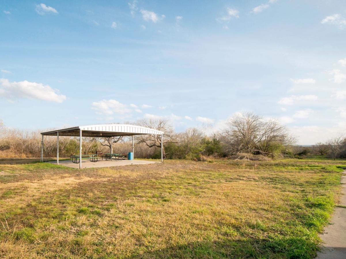 Oyo Hotel Three Rivers Tx Hwy 72 Simmons Exterior photo