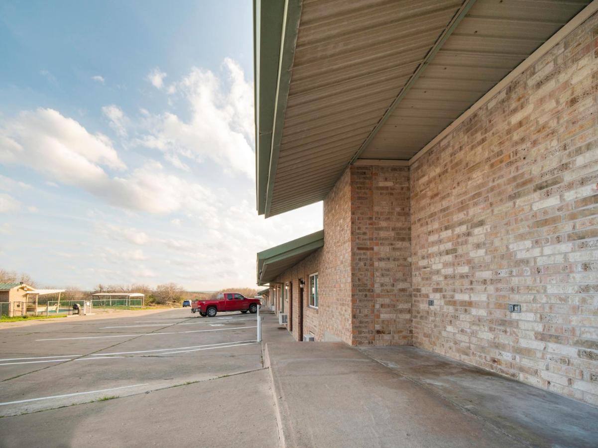Oyo Hotel Three Rivers Tx Hwy 72 Simmons Exterior photo